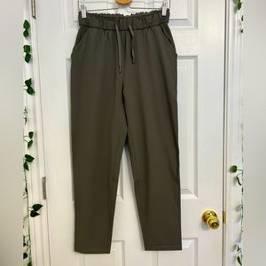 Lululemon dark green casual pants size 6